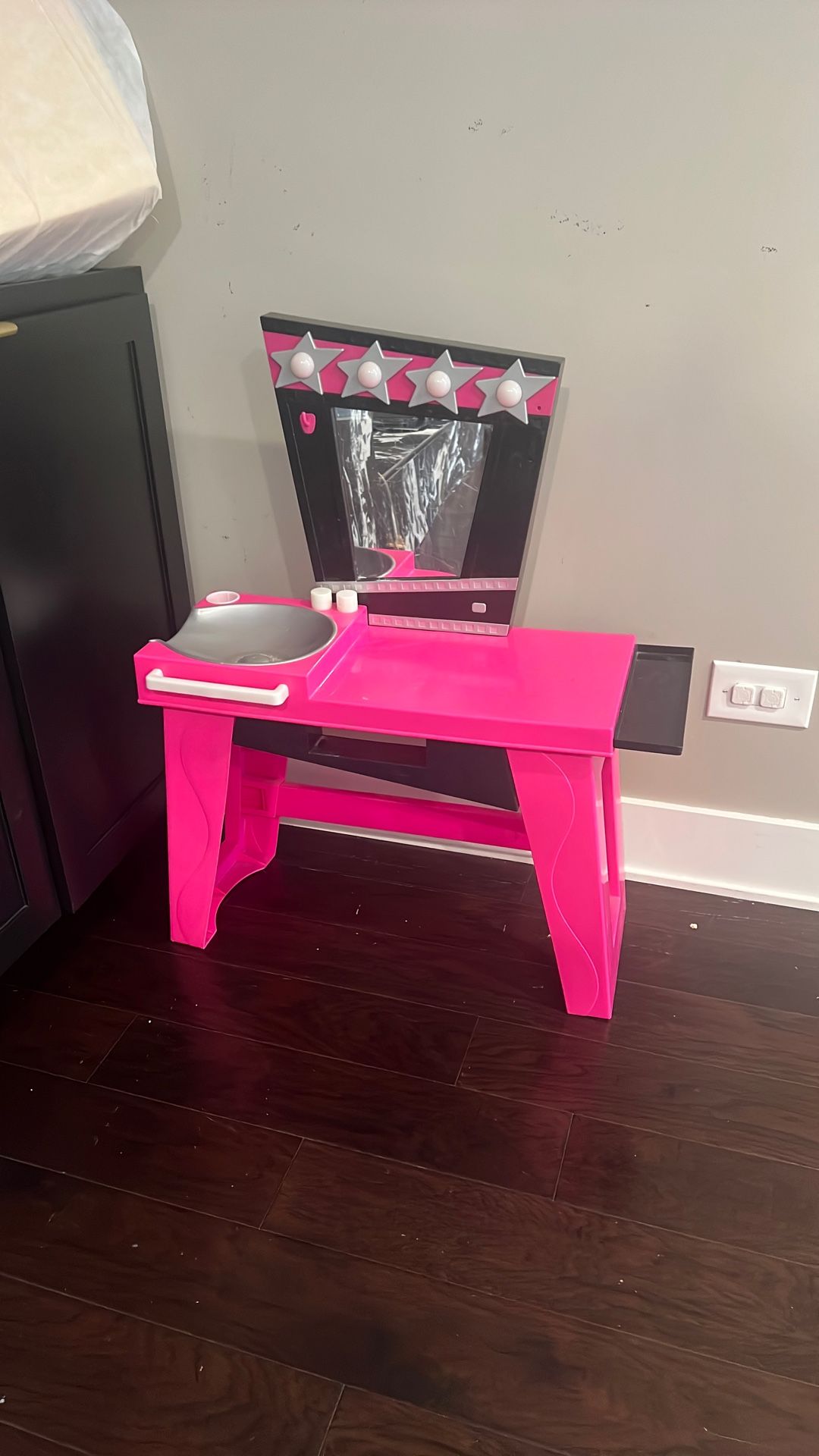 Girls Dress up Vanity