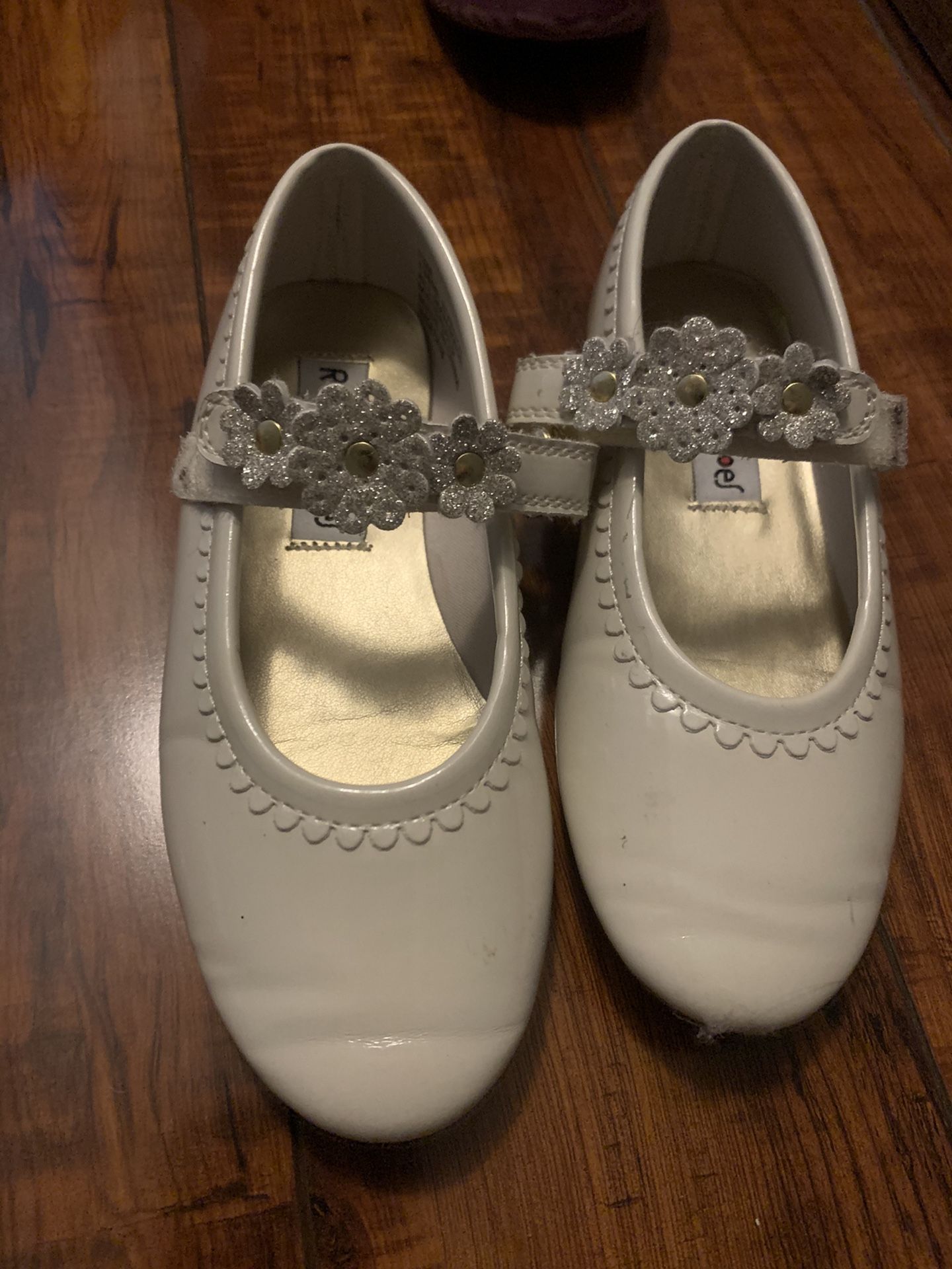 Girls shoes size 13M.
