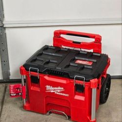 Milwaukee Packouts Rolling Toolbox 22inches Deep (MSRP 176$)