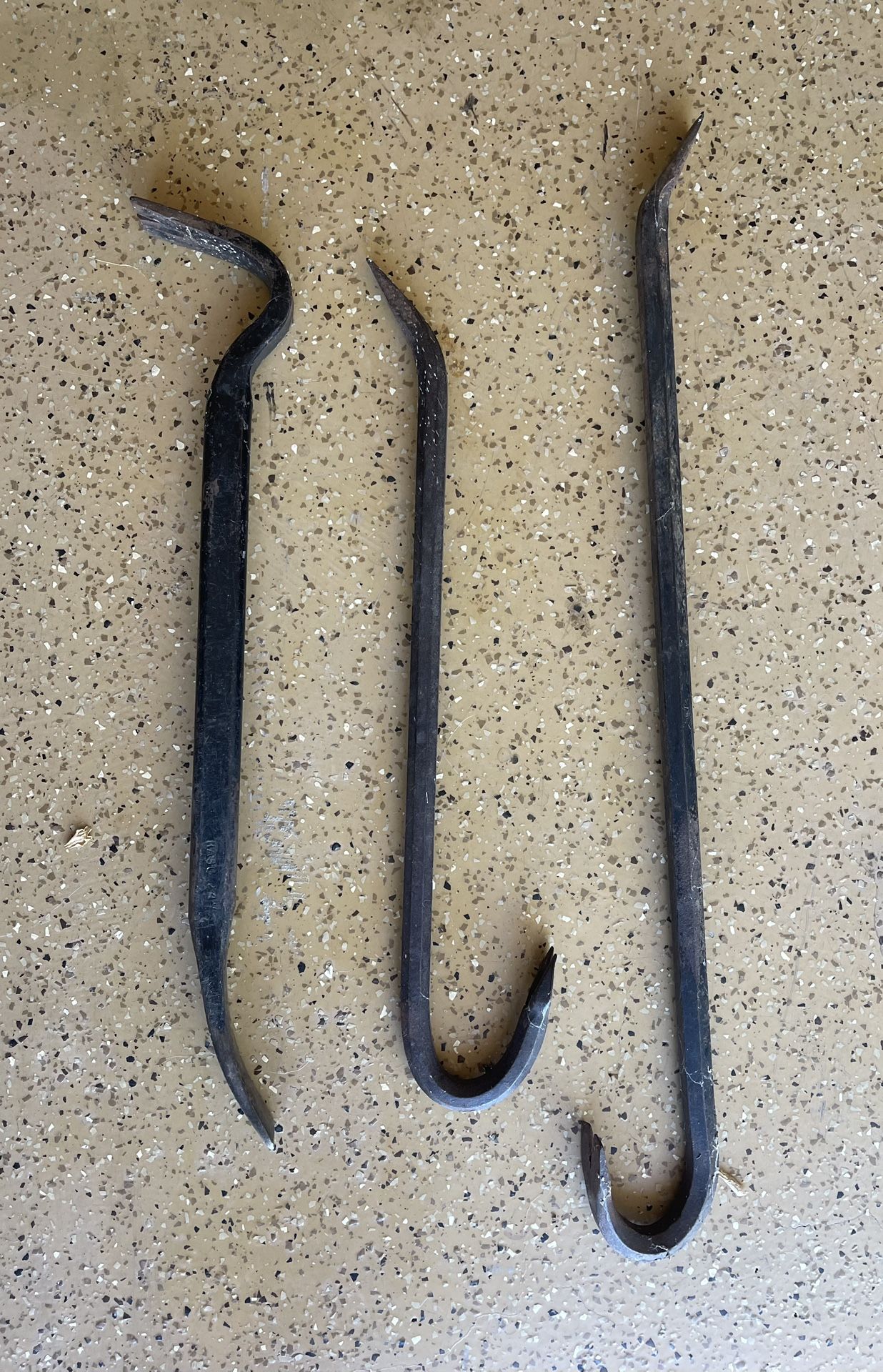 Set of 3 Pry Bars, heavy and super durable.