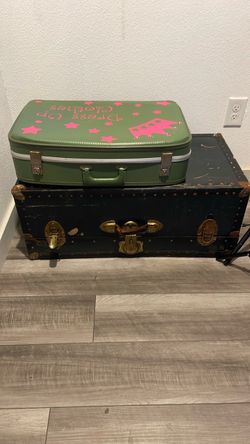 Green trunk!