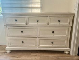 Raymour Flanigan Dresser