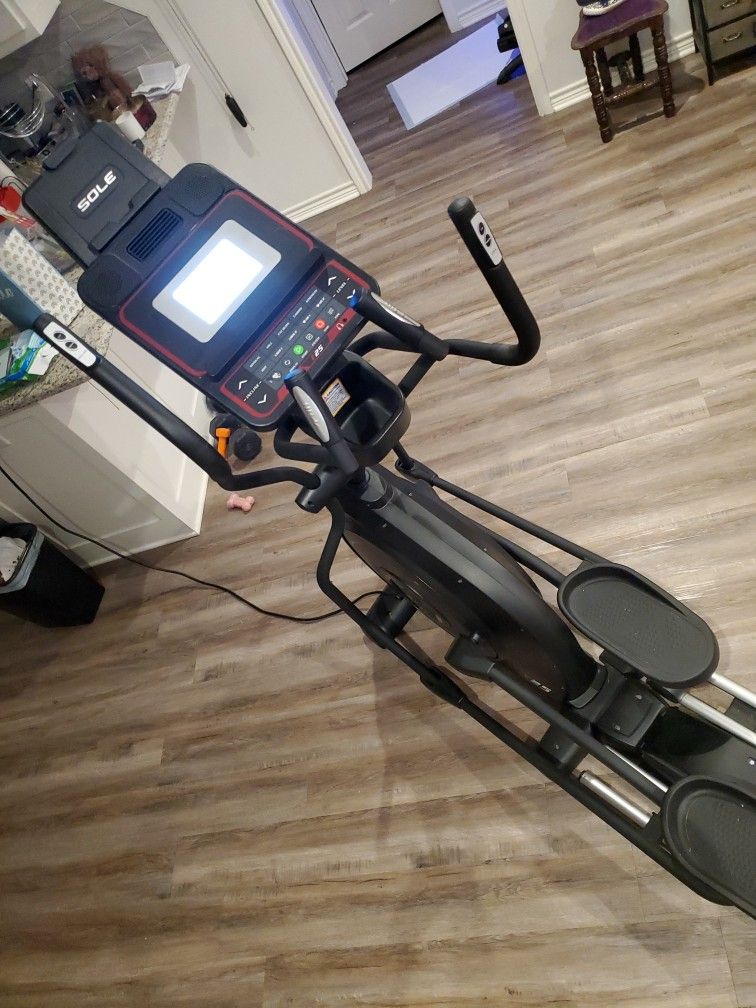 Sole E25 Eliptical