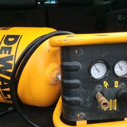 DEWALT COMPRESSOR 225 PSI LIKE NO OTHER PRACTICALLY BRAND NEW PRICE TO SELL IMMEDIATELY 225 -325 OR BEST OFFER