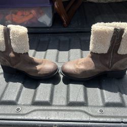 Brown Leather Fur Lined  UGGS  Boots Size 7 