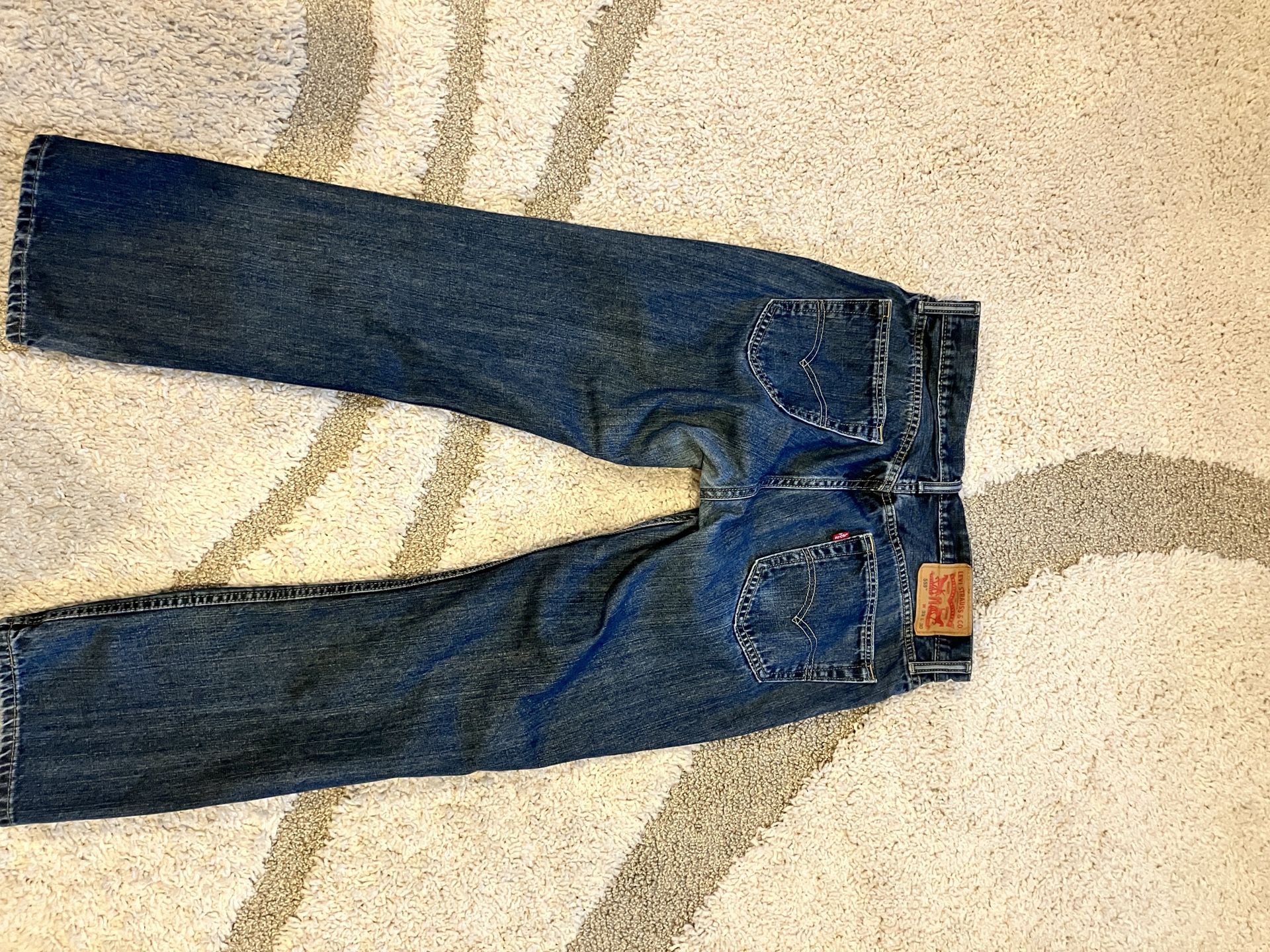 Levi Jeans Comfy Excellent Condition