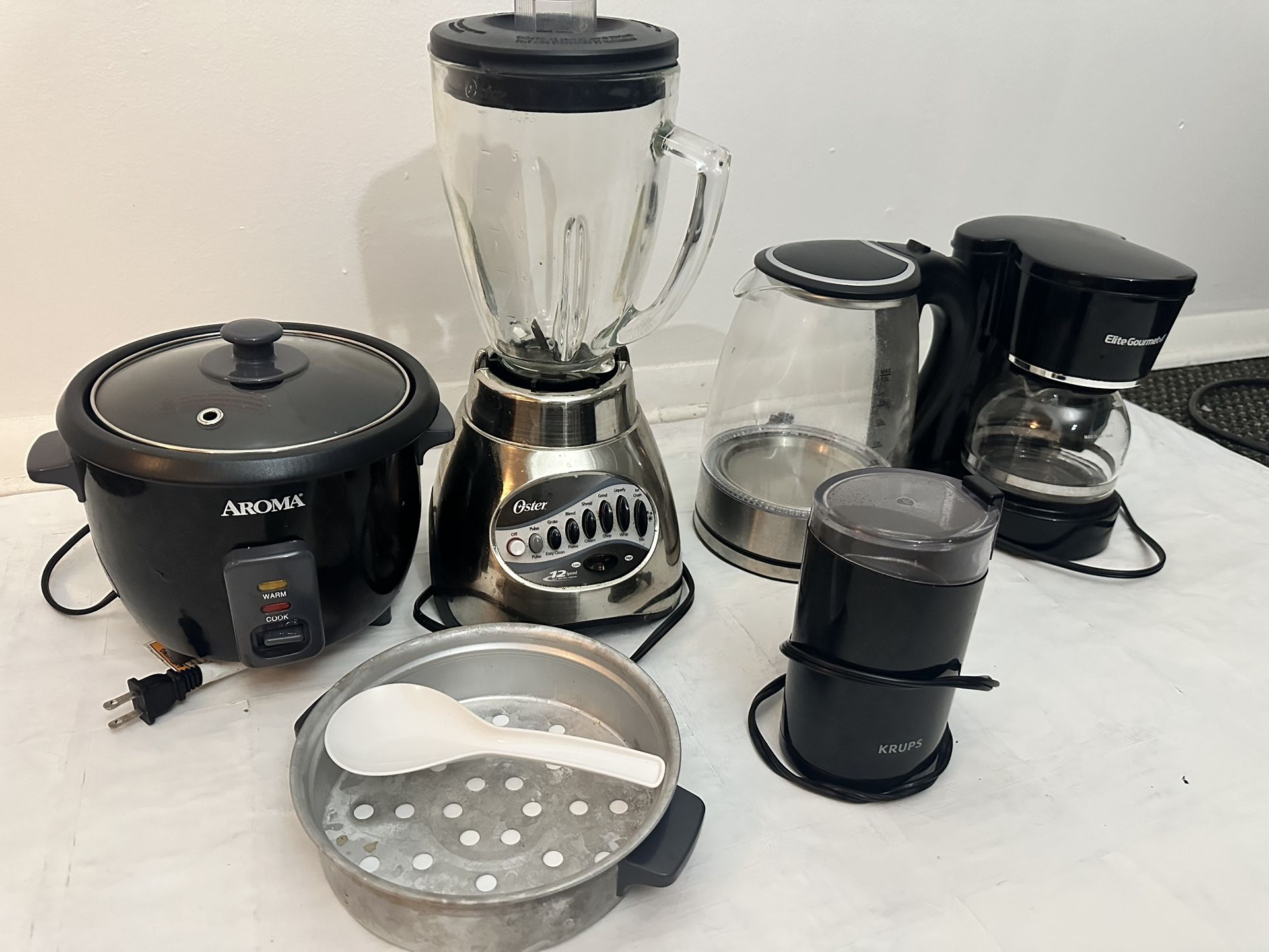 🚨 MOVING SALE! 5-PC Kitchen Appliance Kit: Rice Cooker, Coffee Maker, Electric Kettle & Blender!