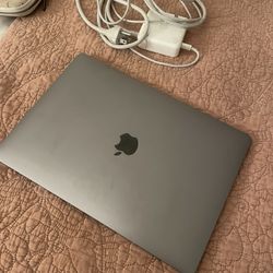 APPLE MACBOOK PRO LAPTOP 15’ 