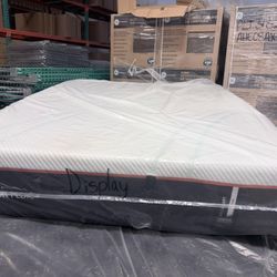 Queen Mattress Tempurpedic ProAdapt Firm Display 