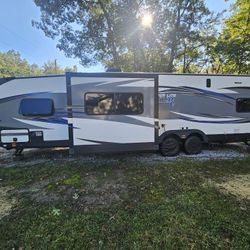 Used 2018 Forest River Xlr Hyperlite Toy Hauler. 😀
