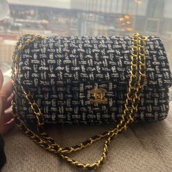 Black tweed Luxury Handbag Chain Strap Gold Colored Hardware 