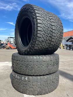 265/70/R17 marca FALKEN A/T las 4 llantas usadas instaladas y balanceadas