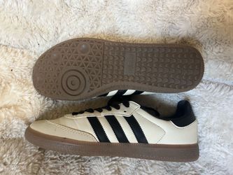 Adidas samba  Crème/White/Core Black/Sand Strata colorway.
