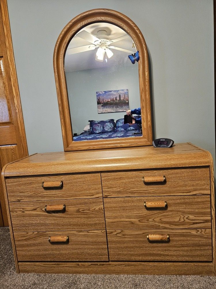 Dresser With Mirror
