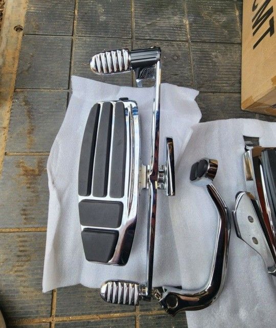 Motorcycle Parts Floorboards Chrome HD Includes clutch and brake lever