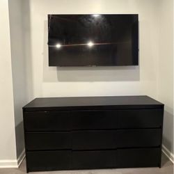 Tv & Dresser