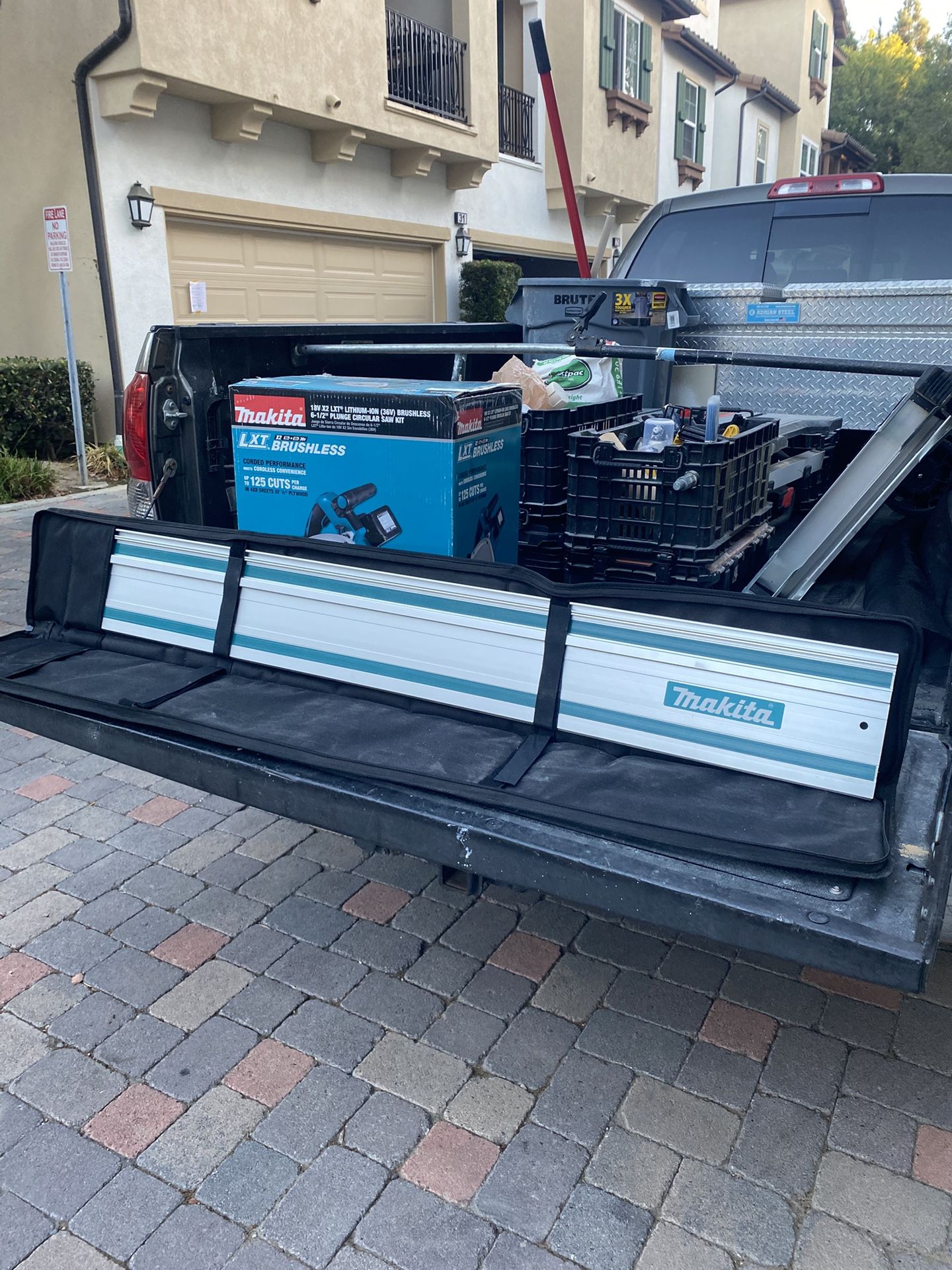 Makita 6 1/2” Plunge Circular Saw Kit