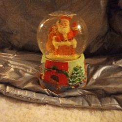 Oriental Trading Company (?) Santa Chimney Musical Snow Globe