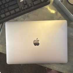MacBook Pro 13 Inch M2 2022