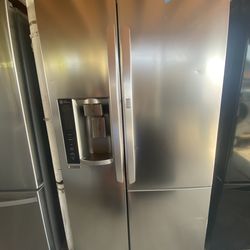 LG Refrigerator For Sale!