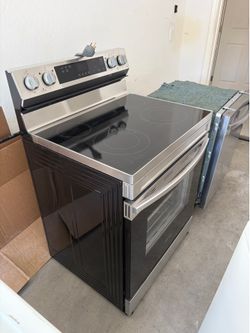 Samsung 30 in. 4-Burner Element Smart Electric Range in Stainless Steel
