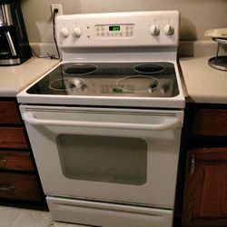 GE White Glass Top Range (Stove/Oven) - Can Deliver 