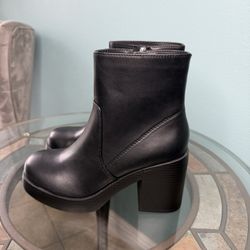 Women’s Black Platform Heel Boots – Size 8