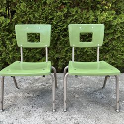 Pair Of Vintage Toddler / Preschool Sunday School Chairs