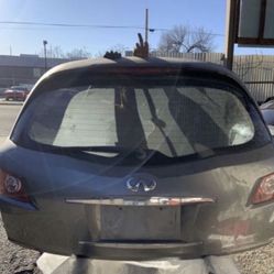 03 2007 Infiniti fx35 fx45 rear trunk lid good condition and have more parts