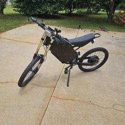 Stealth Bomber Inspired E-Bike