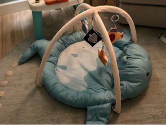 Tummy time whale mat