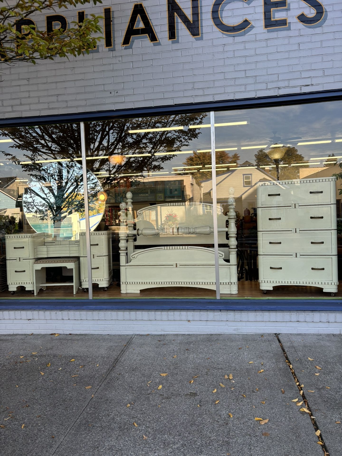 3 Piece Full Size White Painted Bedroom SetIncludes Bed, Tall Dresser