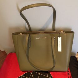 Marc Jacobs https://offerup.com/redirect/?o=VG90ZS5OZXc= W/tag
