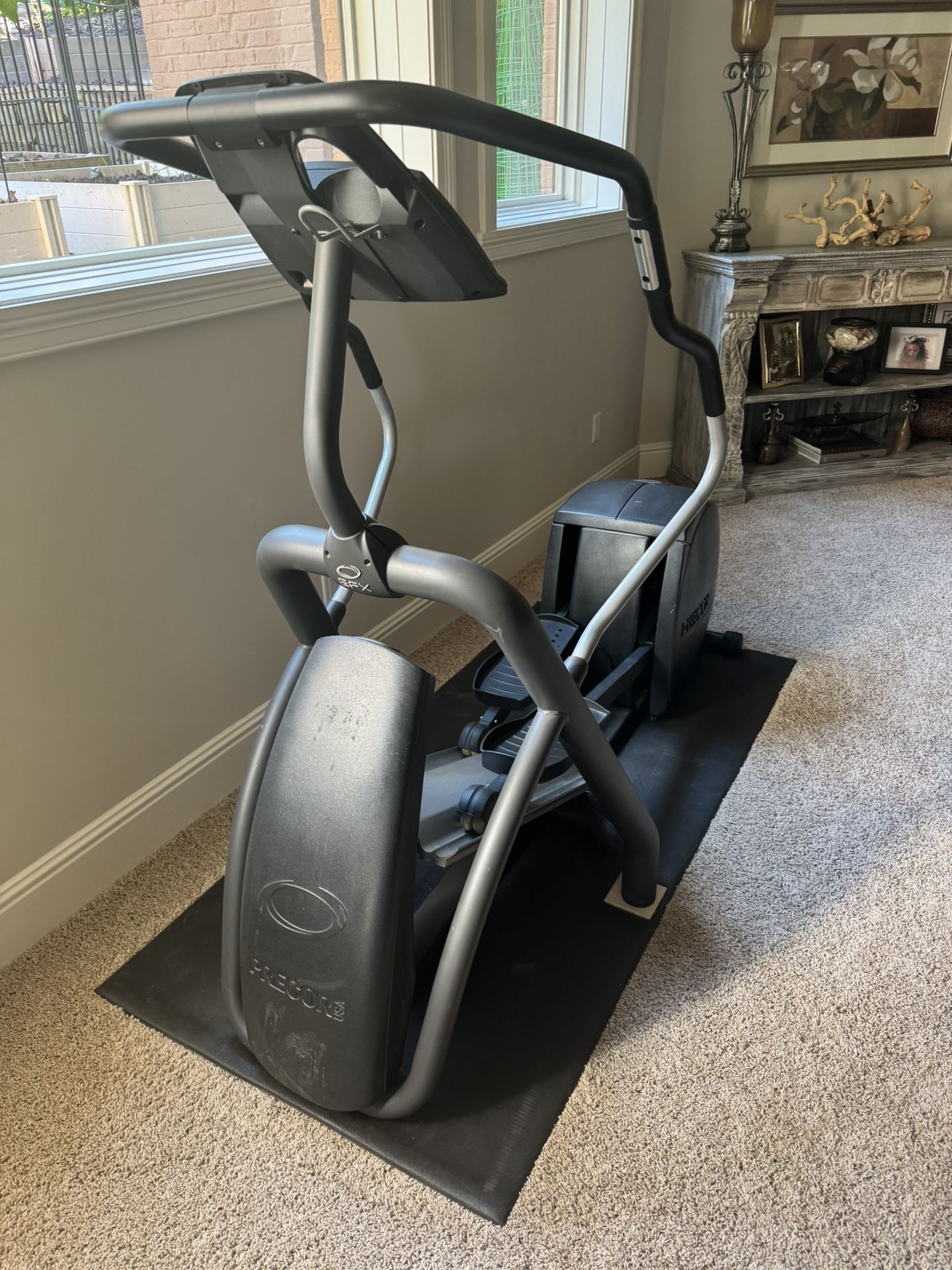Precor EFX 546 Elliptical Trainer