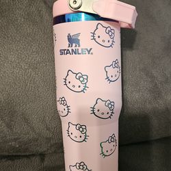 LIKE NEW HELLO KITTY STANLEY