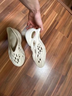 Sand yeezy foam runnrs size 12