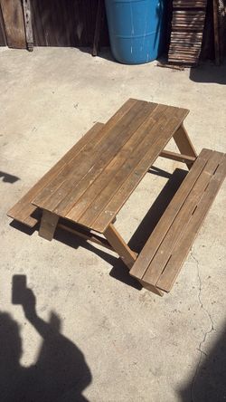 Picnic table