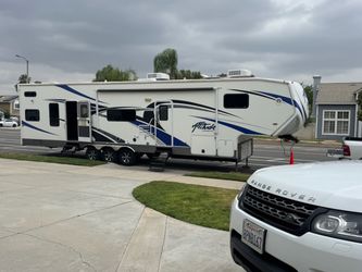2012 Attitude 32GS Fifth Wheel