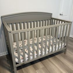 Graco Crib With Mattress And cover Included 