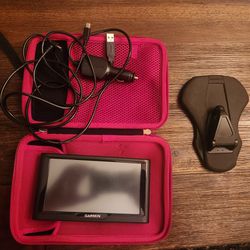 Garmin Navigator With Mount,  Cords And Case