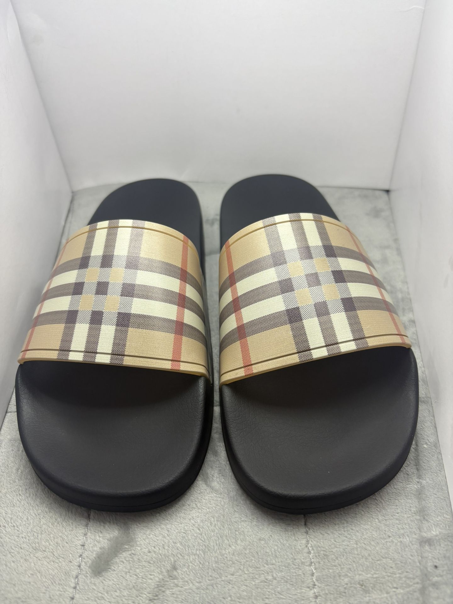 MENS BURBERRY SLIDE SIZE 9/42
