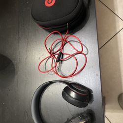 Beats Solo Wired Headphones w/ Case & Cable – Works Great