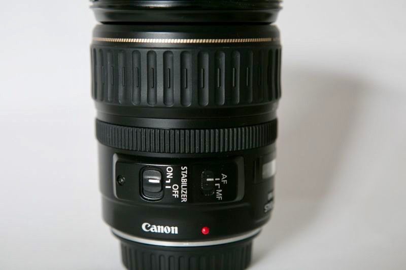 Canon EF 28-135mm f/3.5-5.6 IS USM Zoom Lens - Clean