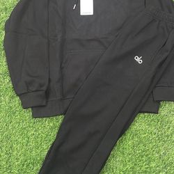 Alo Yoga Black joggers amd hoodie set