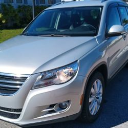 Volkswagen.   Tiguan 2011.    4 Motion 