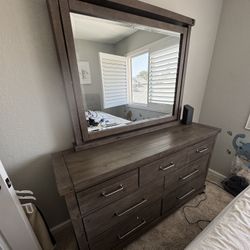 Dresser W/ Mirror 
