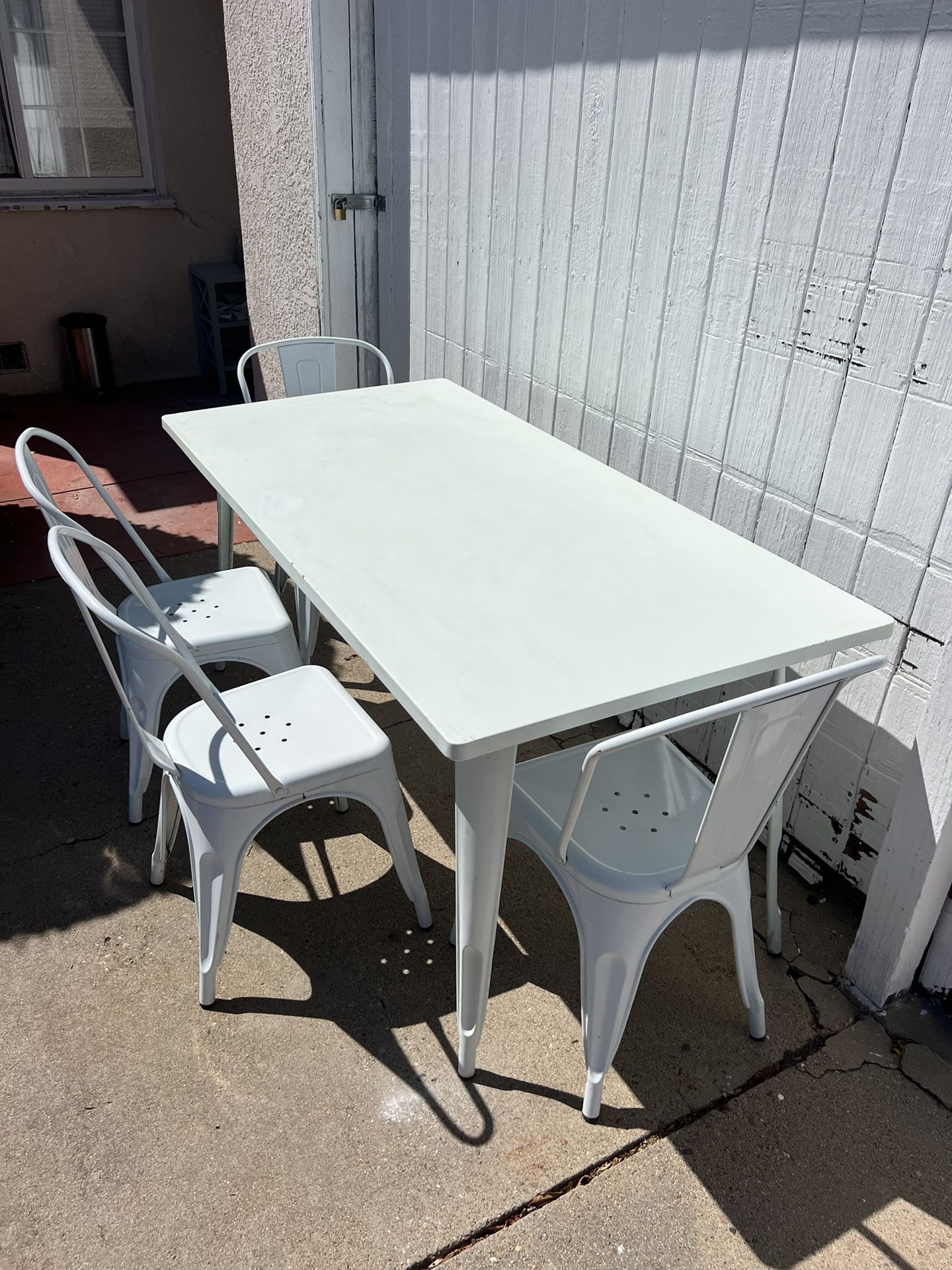 White Metal Table Set With 4 Chairs