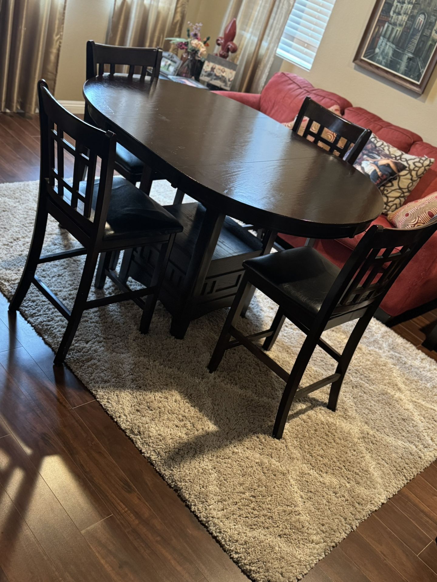 Counter Height Table With 6 Chairs.