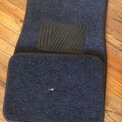BRAND NEW CAR OR TRUCK MATS 2 FOR THE FRONT AND 2 FOR THE BACK.