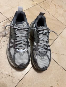 Nike V5 silver with gray in excellent shape size 9.5